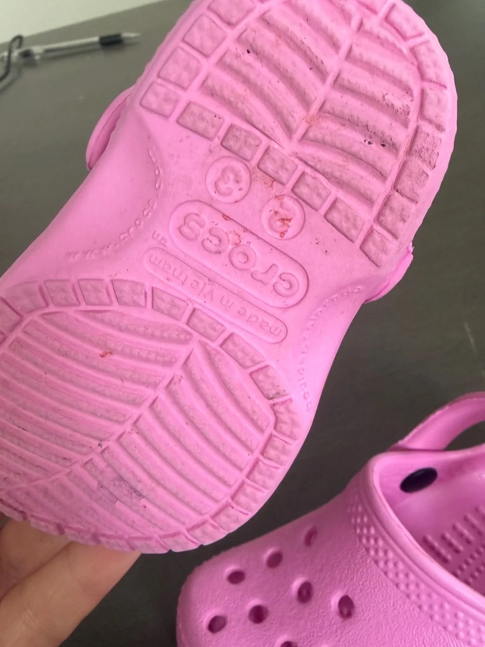 CROCS Baby Bubblegum Pink Classic Clog Sandals Size 2
